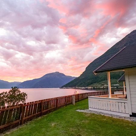 Kinsarvik Camping Hotel Exterior photo